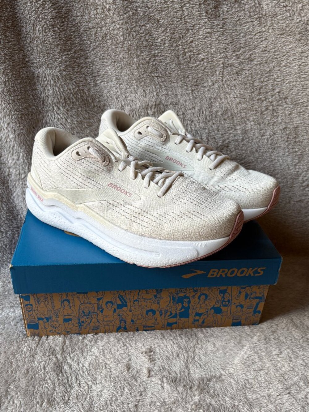 Brooks Ghost Max 2 Running Shoes Wide 9.5 Coconut Milk With Box